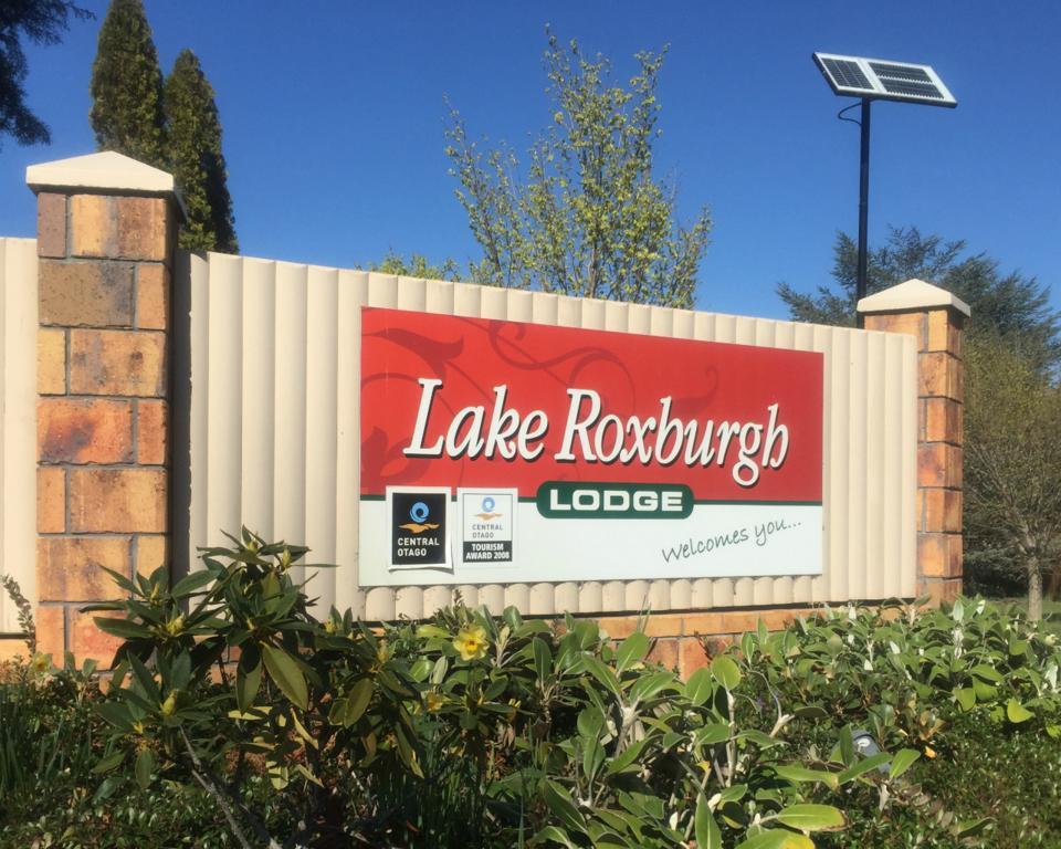 Lake Roxburgh Lodge Exterior photo