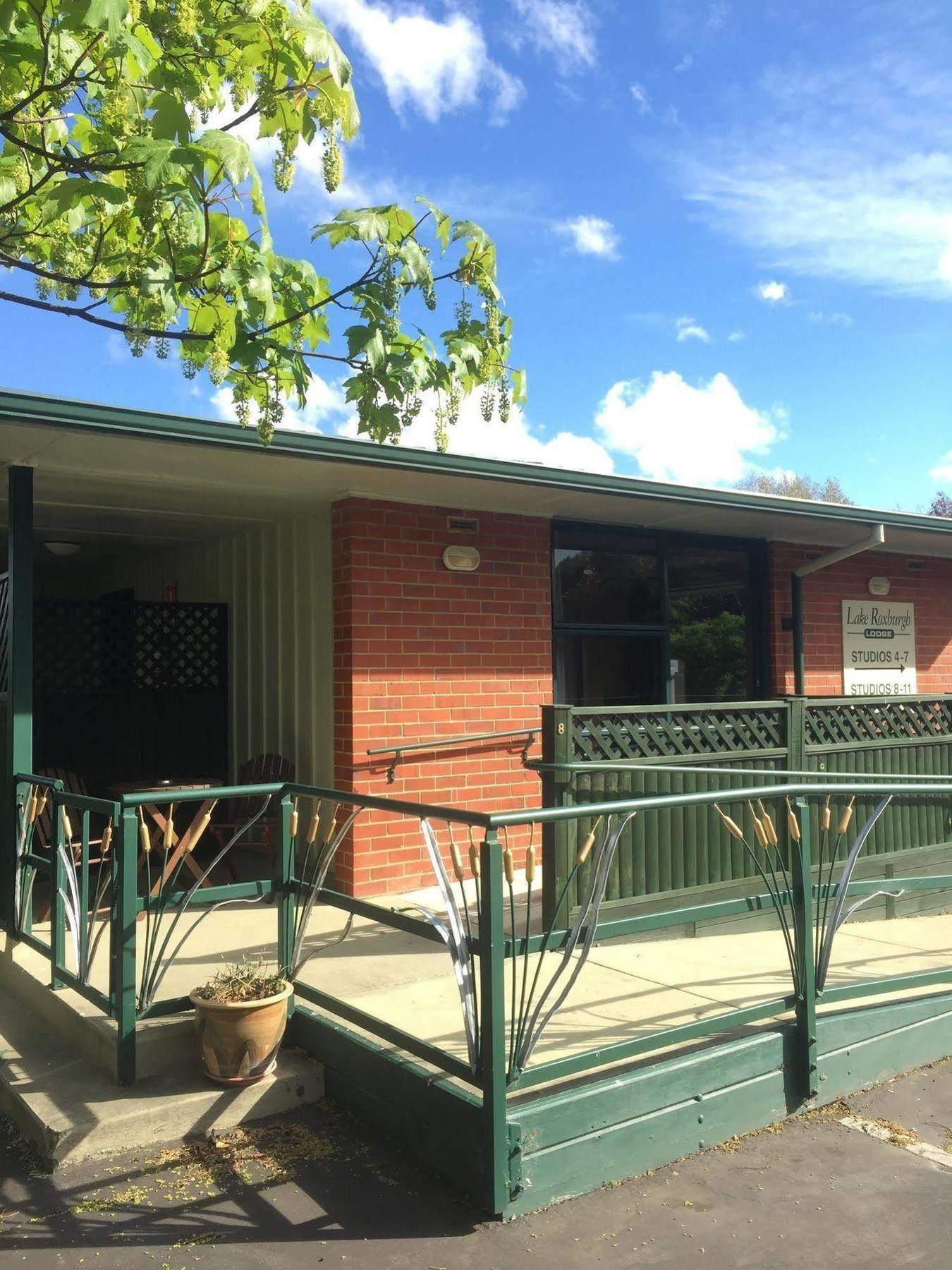 Lake Roxburgh Lodge Exterior photo
